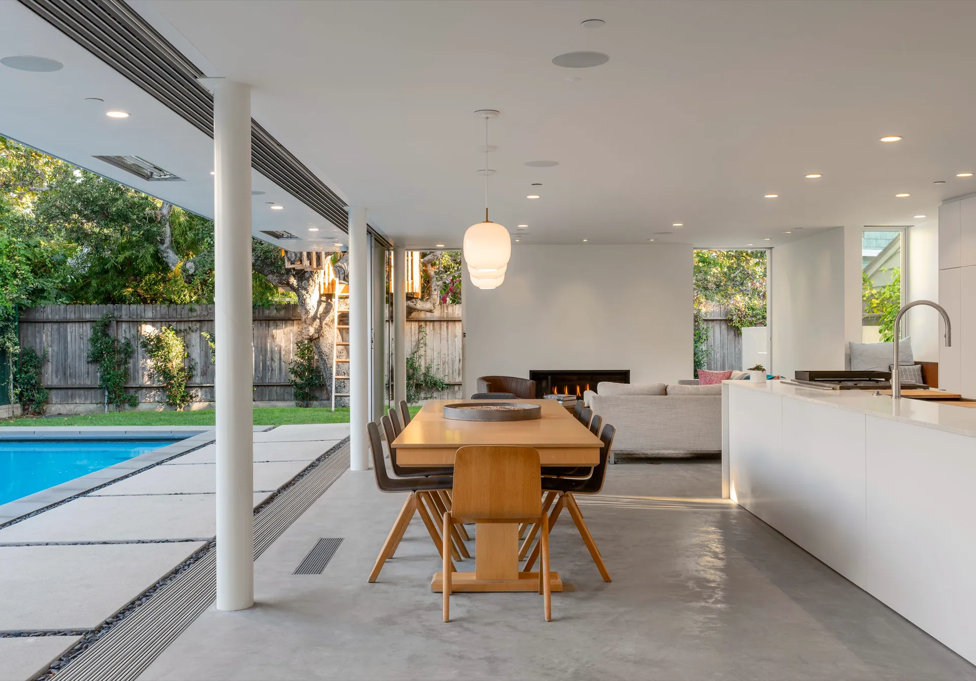 Entrada Drive Residence