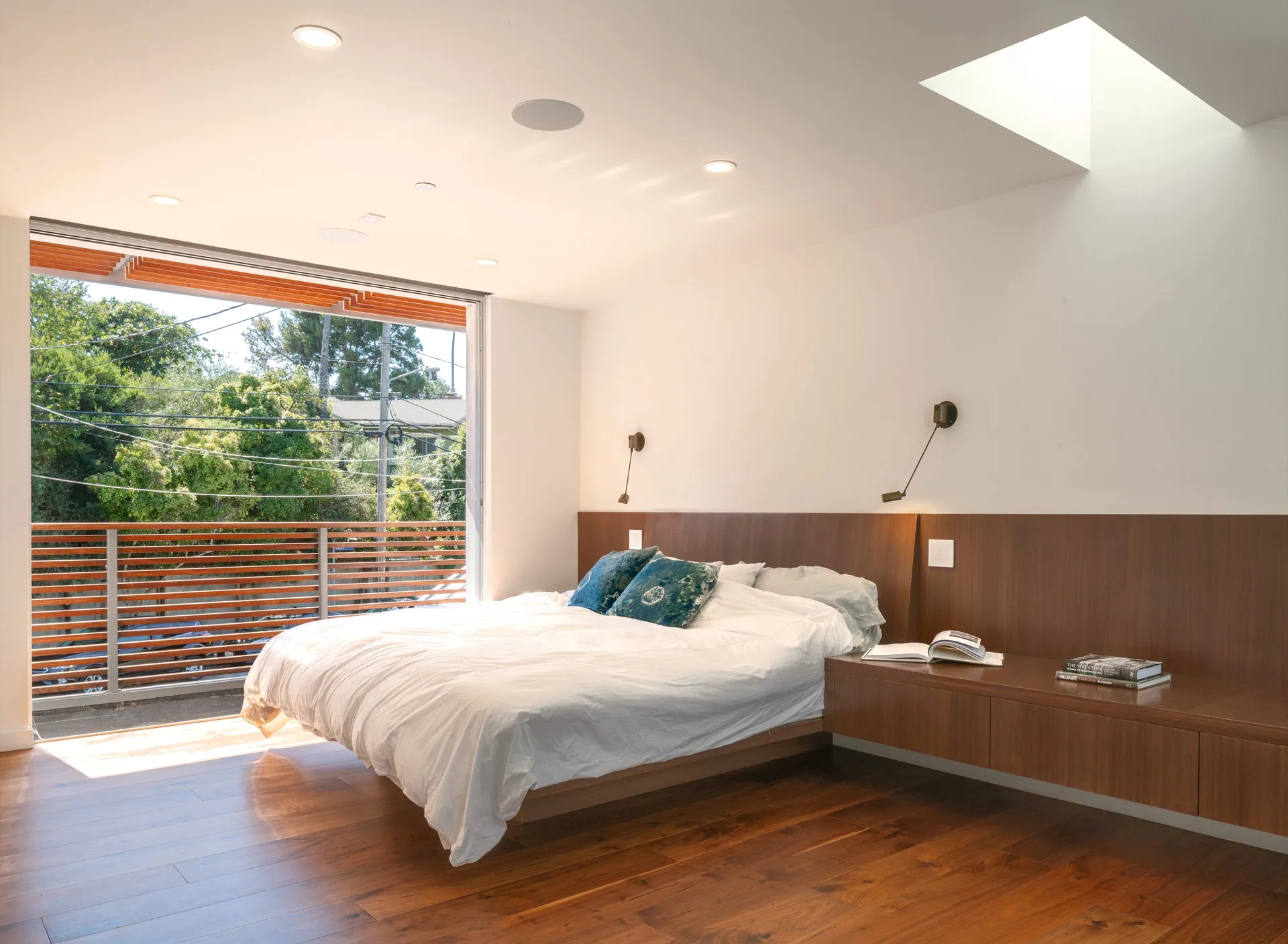 Entrada Drive Residence