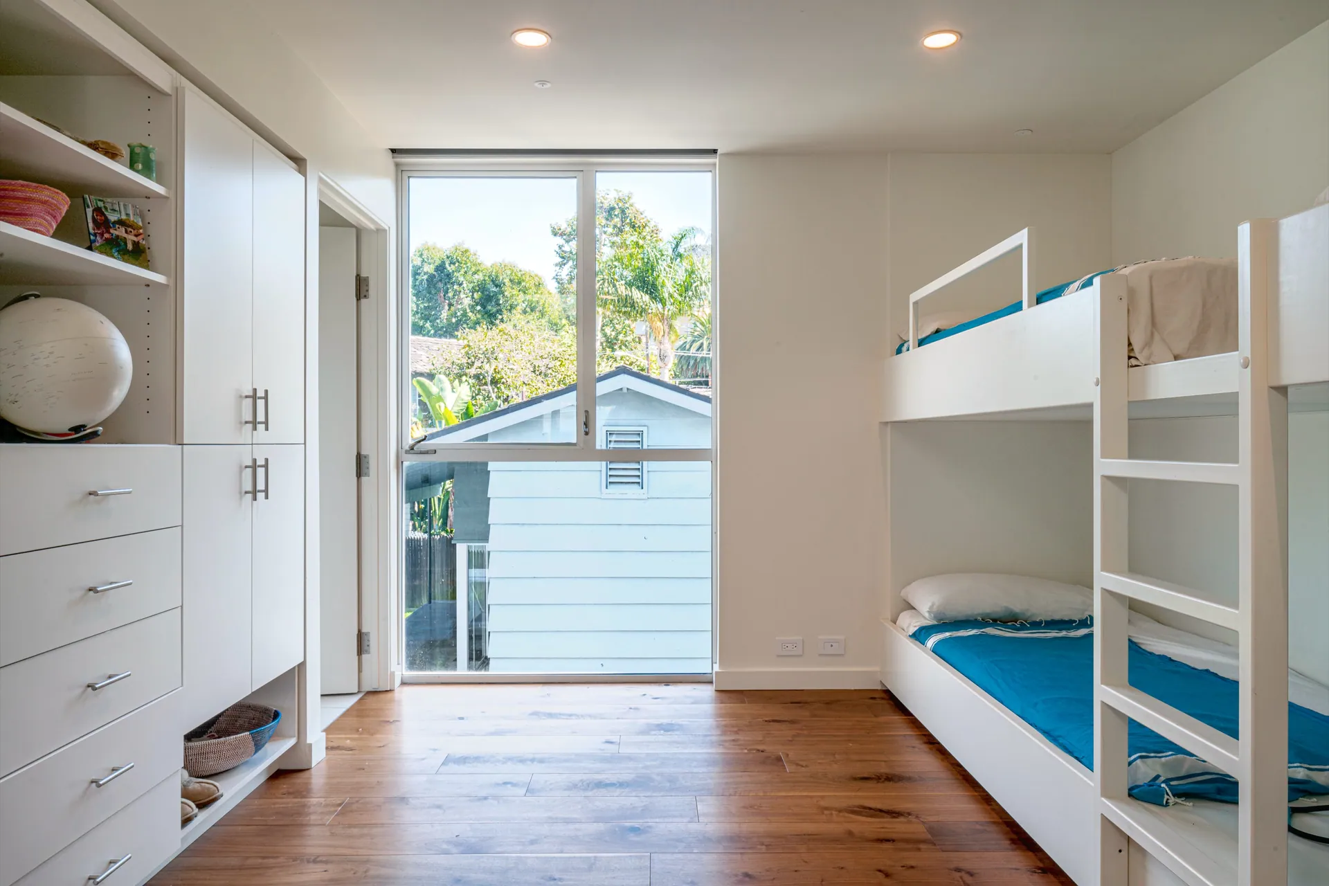 Entrada Drive Residence